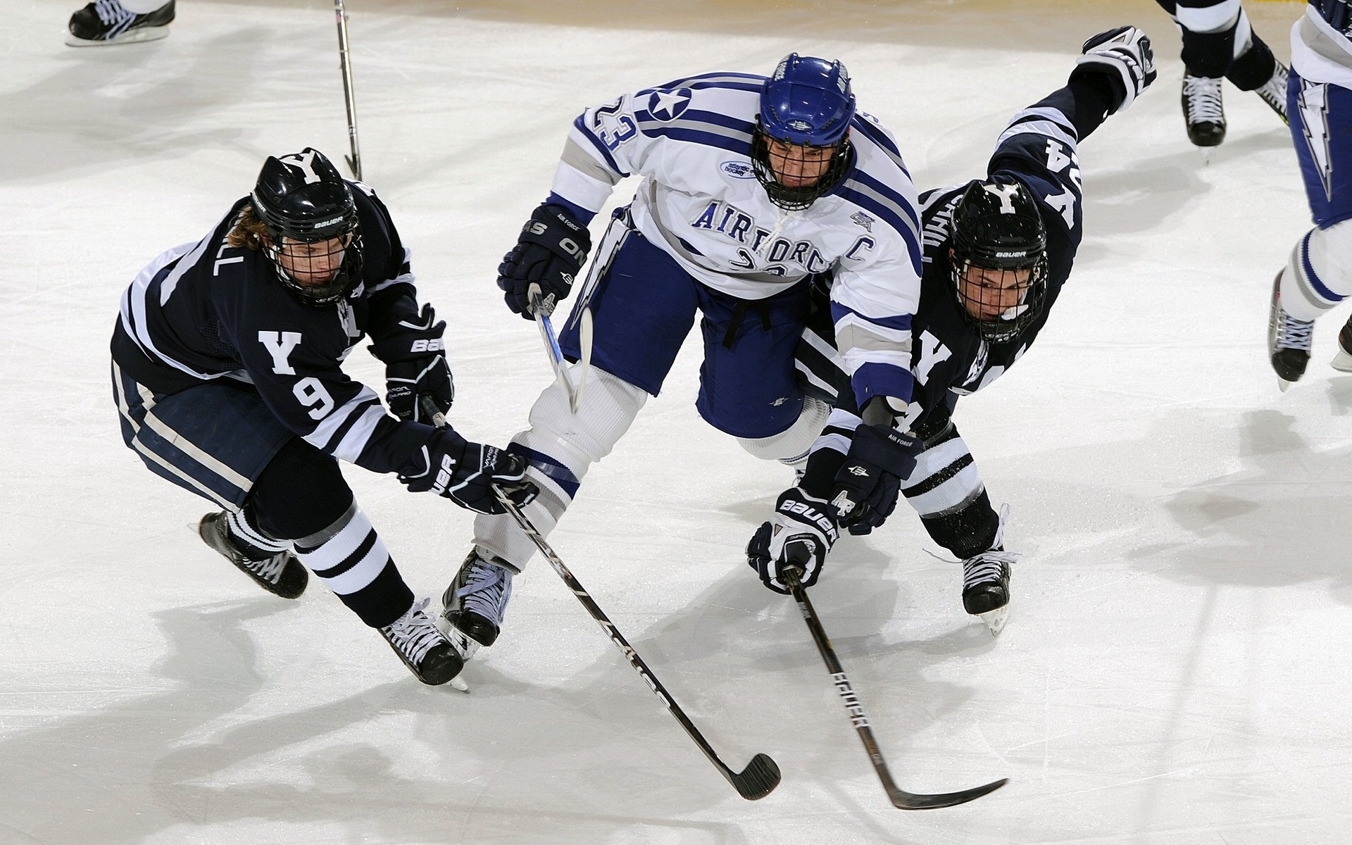 《英雄联盟》新版本上线平衡改动引发讨论,英雄联盟英雄平衡